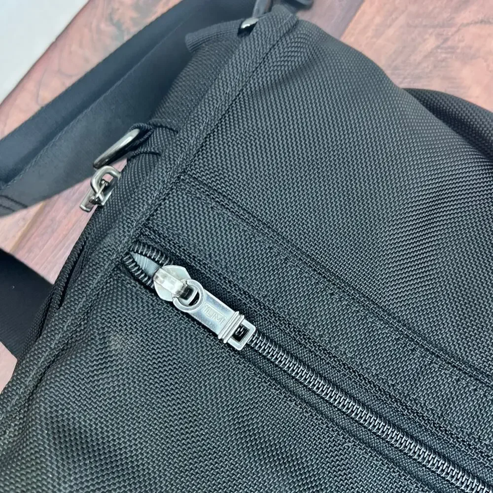 Tumi Messenger Computer Work Bag‎ Expandable